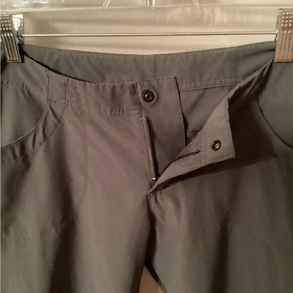 PATAGONIA SIZE 10 GRAY POLYESTER SPANDEX CROPPED PANTS HIKING CAMPING - Picture 5 of 8